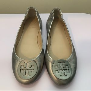 Tory Burch Minnie Metallic Silver Leather Ballet Flats Size 7